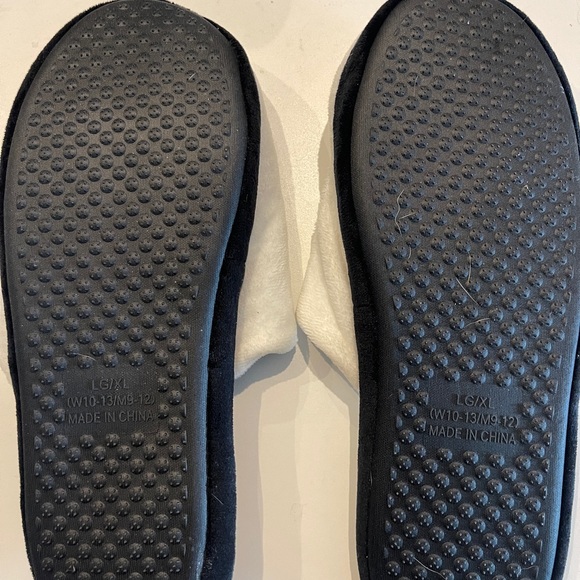 Harry Potter L/LX Hedwig White Slippers with Black Soles NWOT Unisex - Picture 3 of 3